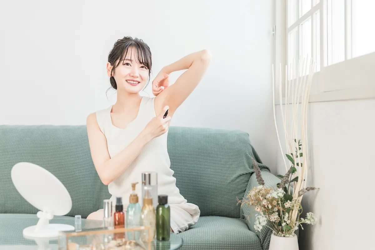 制汗剤とデオドラントの違いって？目的で選ぶ・組み合わせる基本